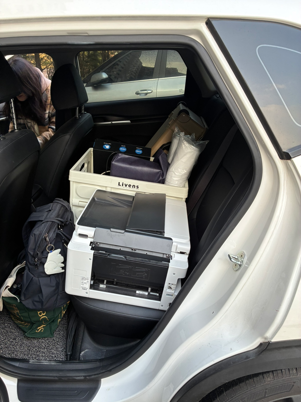 온갖 장비를 싣고 달리고 달려 대구에 와 있습니다.