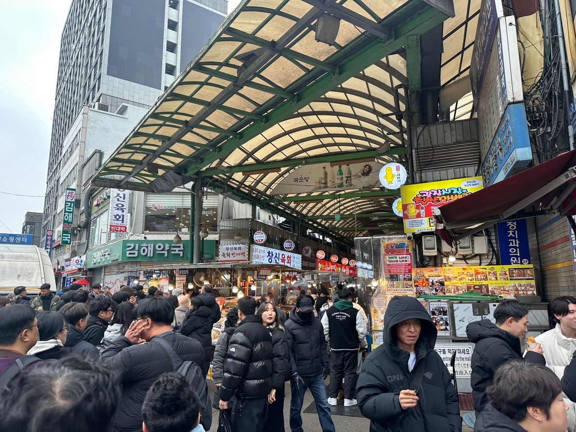 광장시장 꽈배기 줄 긴 이유가 있네요!