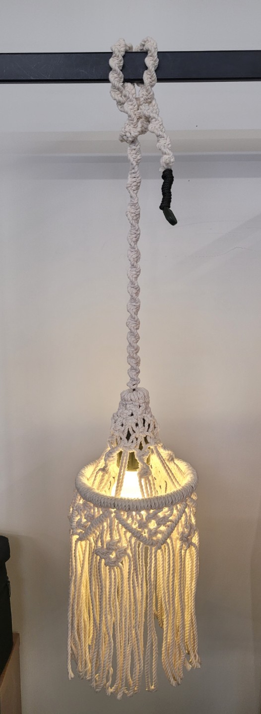 마크라메)무드갓등