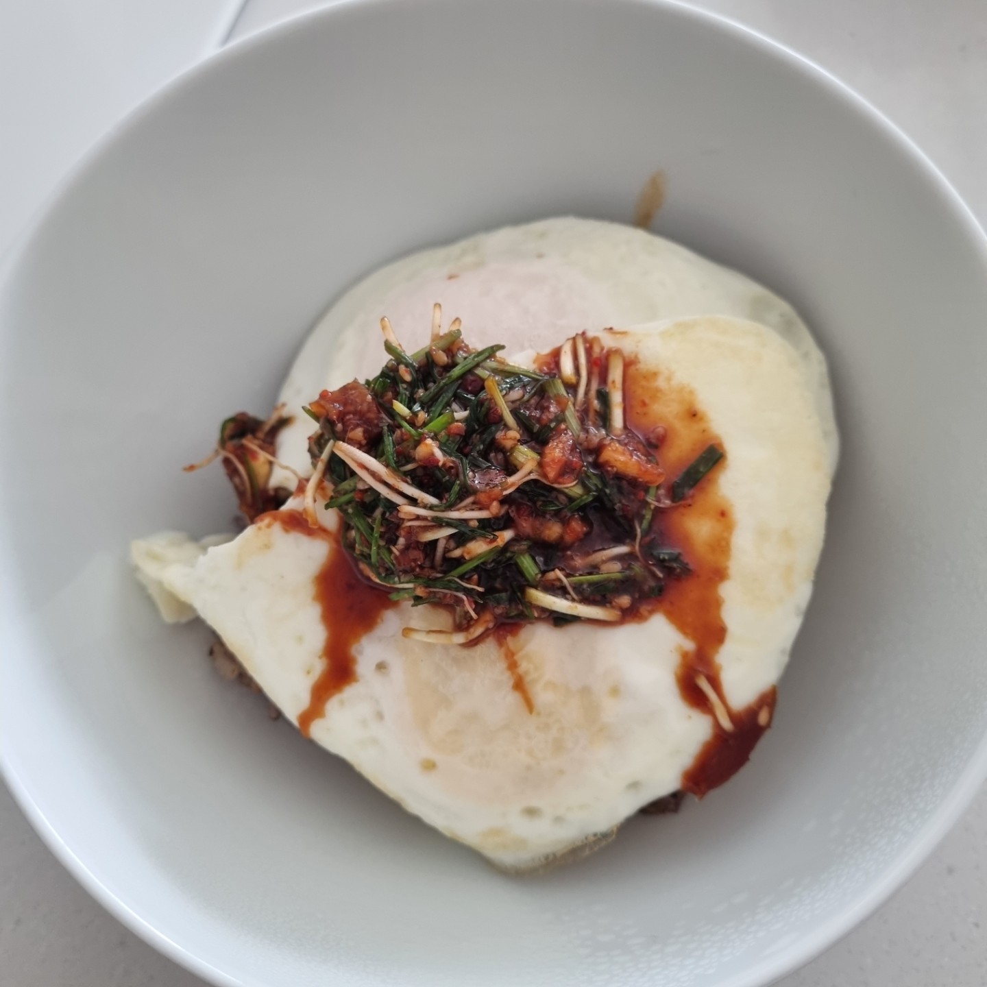 요리똥손이라 자신 있는 메뉴가 없어요ㅠ 얼마전 만들어먹었던 달래장 달걀밥입니다