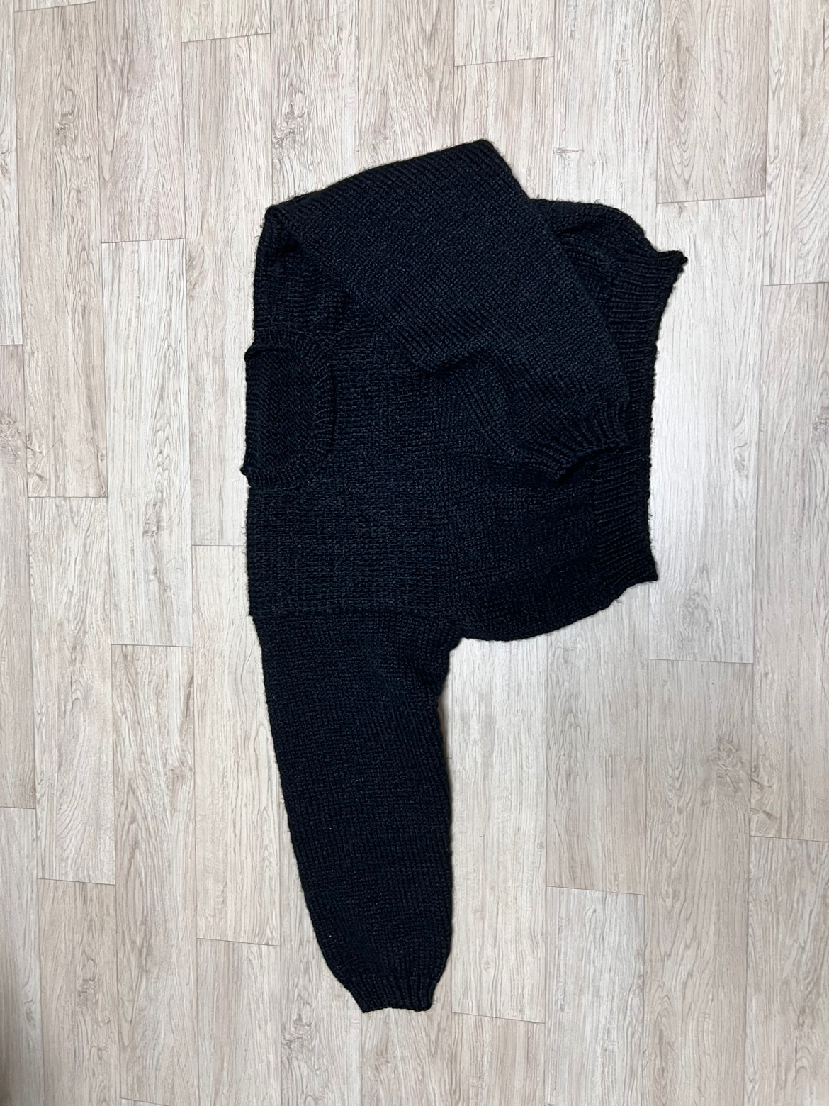 바늘이야기 도안 스웨터와 파우치 입니다