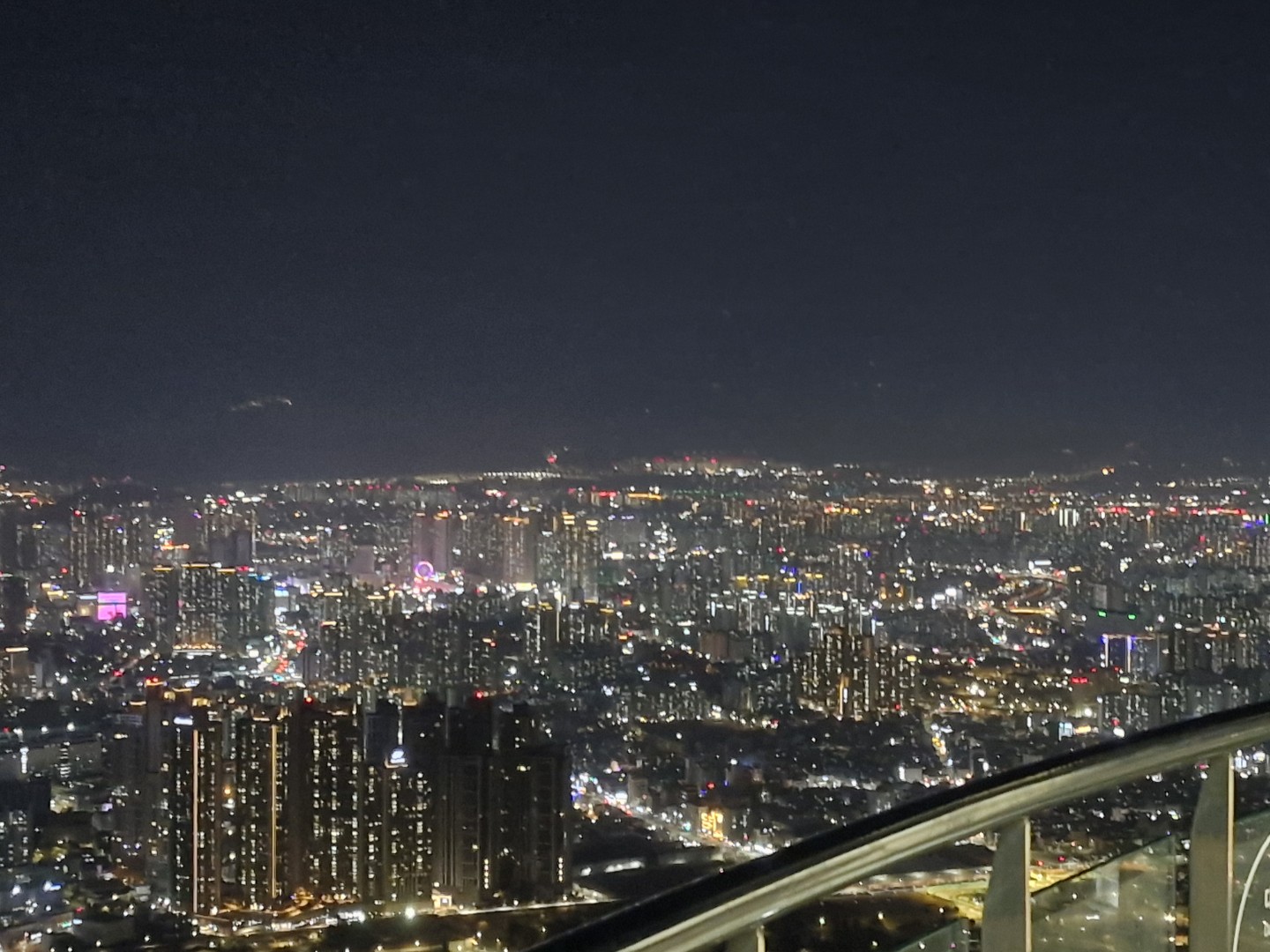 산에 오르며 숨이 턱까지 찰때 , 참고 이겨내고 정상에