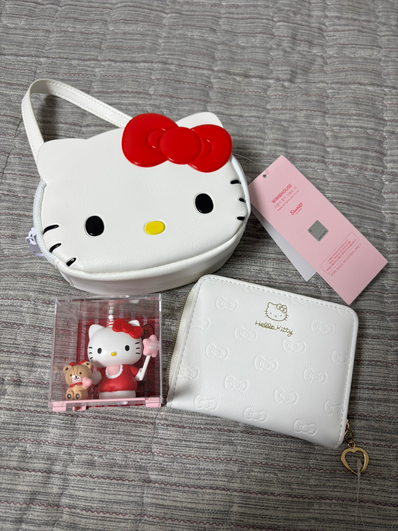 누리플러스에서 귀여운 키티 아이템 샀어요!