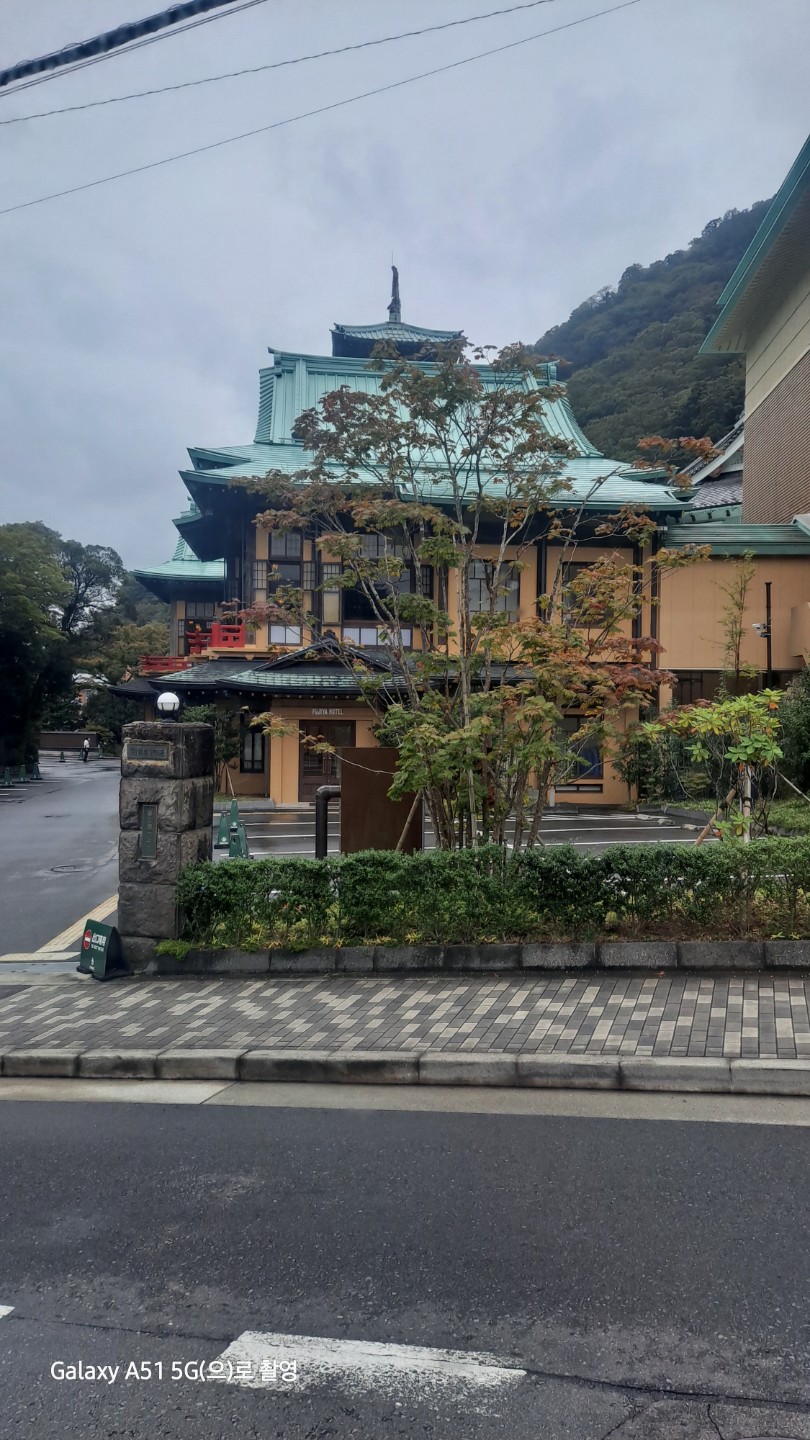 장소와 상관없이 여행하고싶습니다