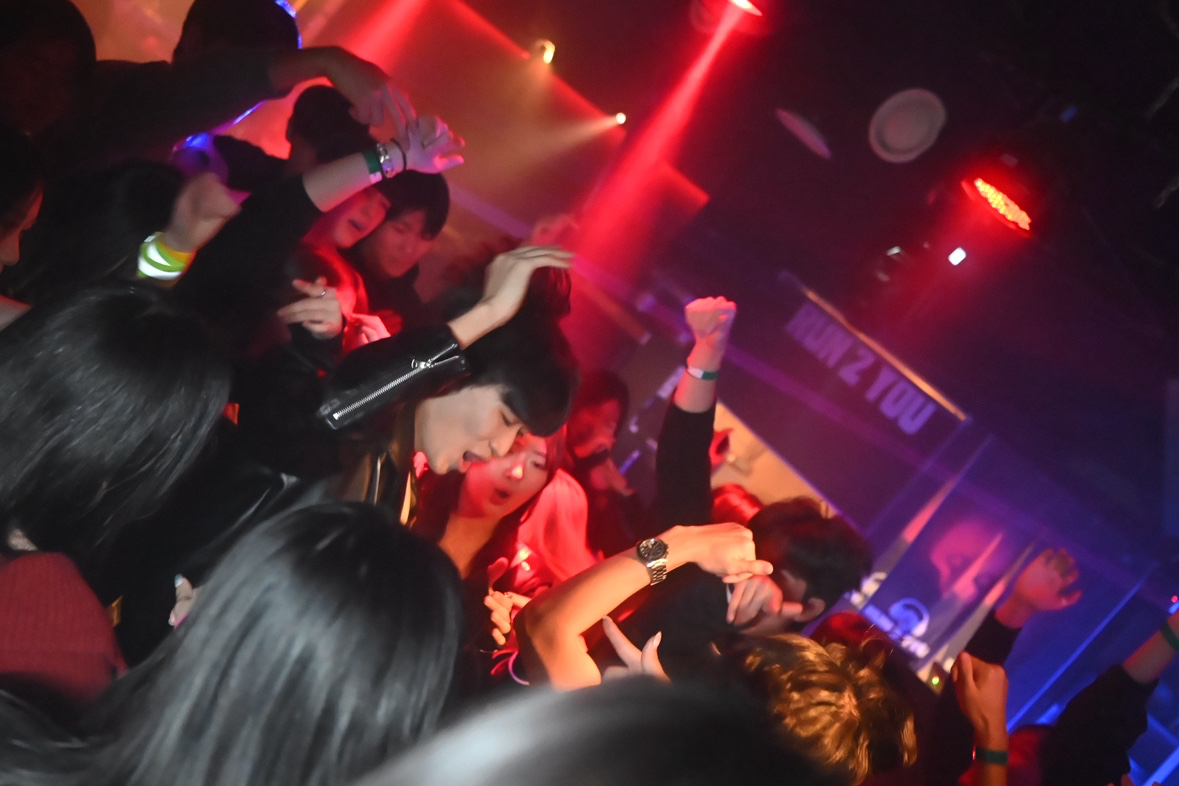 안녕하세요 전 파티 하고있는 사람입니다