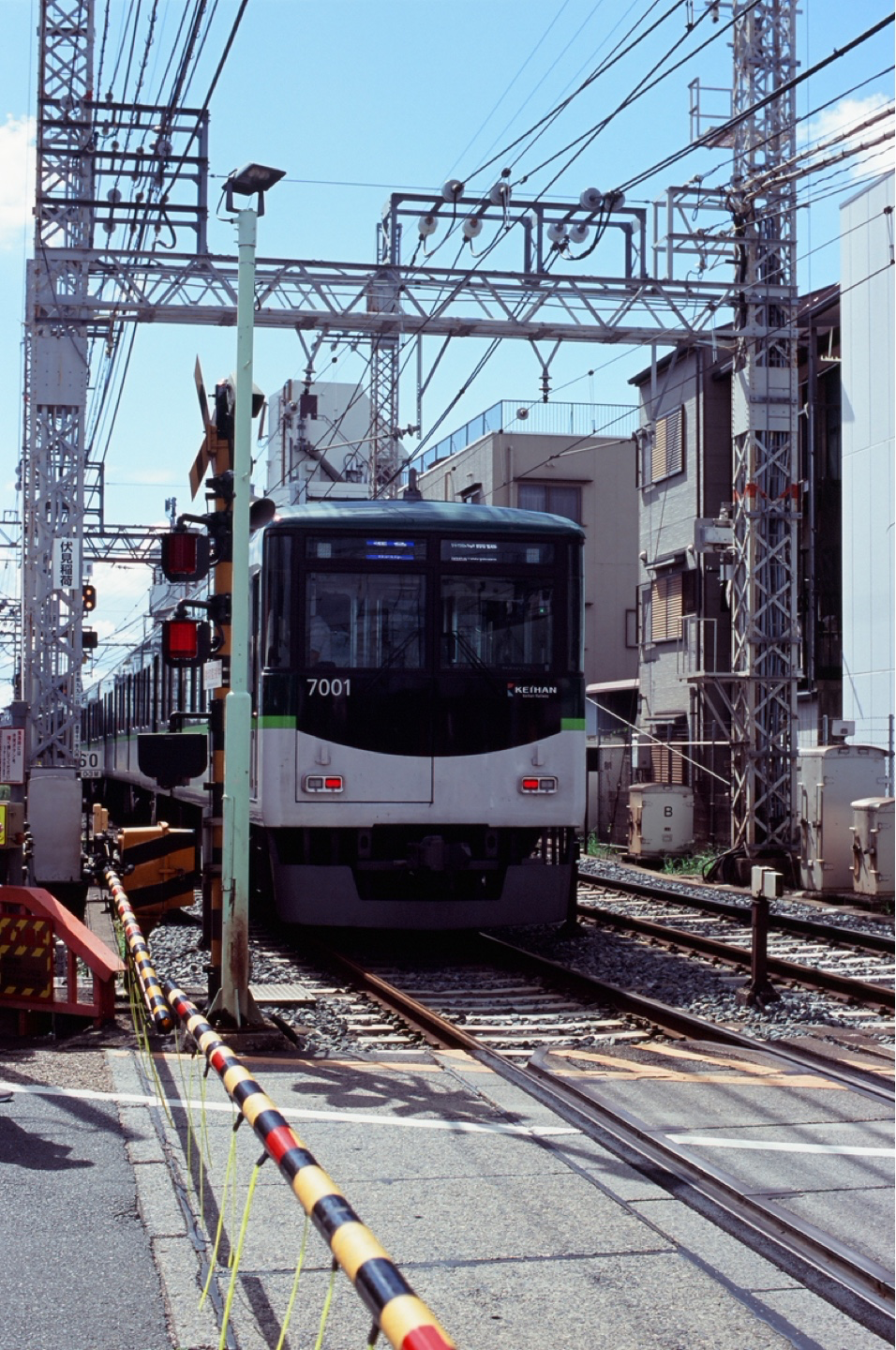 작년10월 니콘f2 + velvia100으로 촬영 해 보았습니다