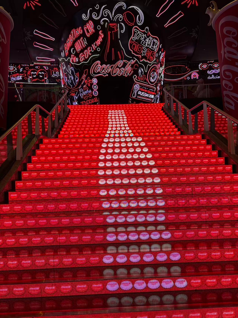 상하이 푸동의 하려한 빌딩 숲