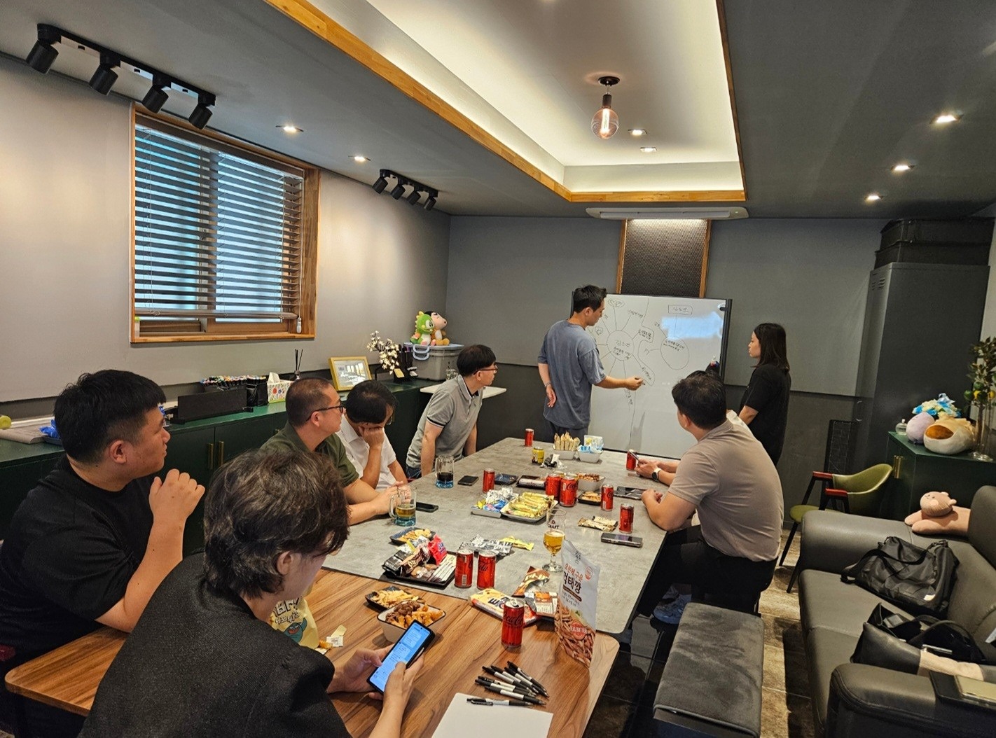남동구 사업가 점심 브레인스토밍 대표 사진