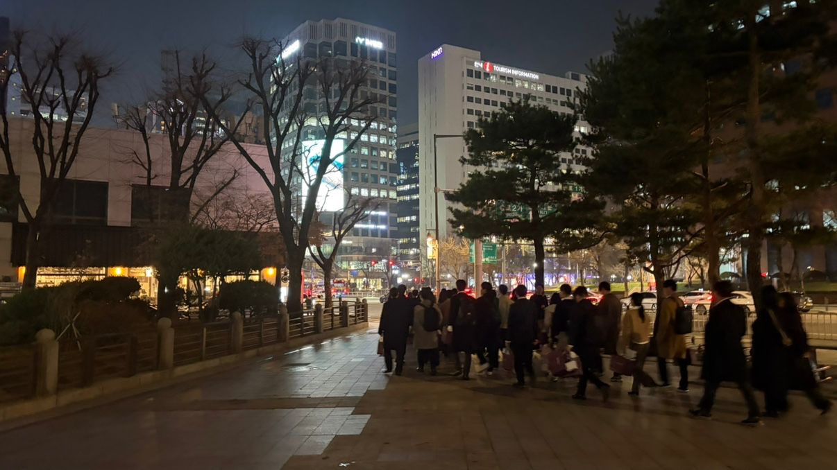 20:35분 종로냐 을지로냐