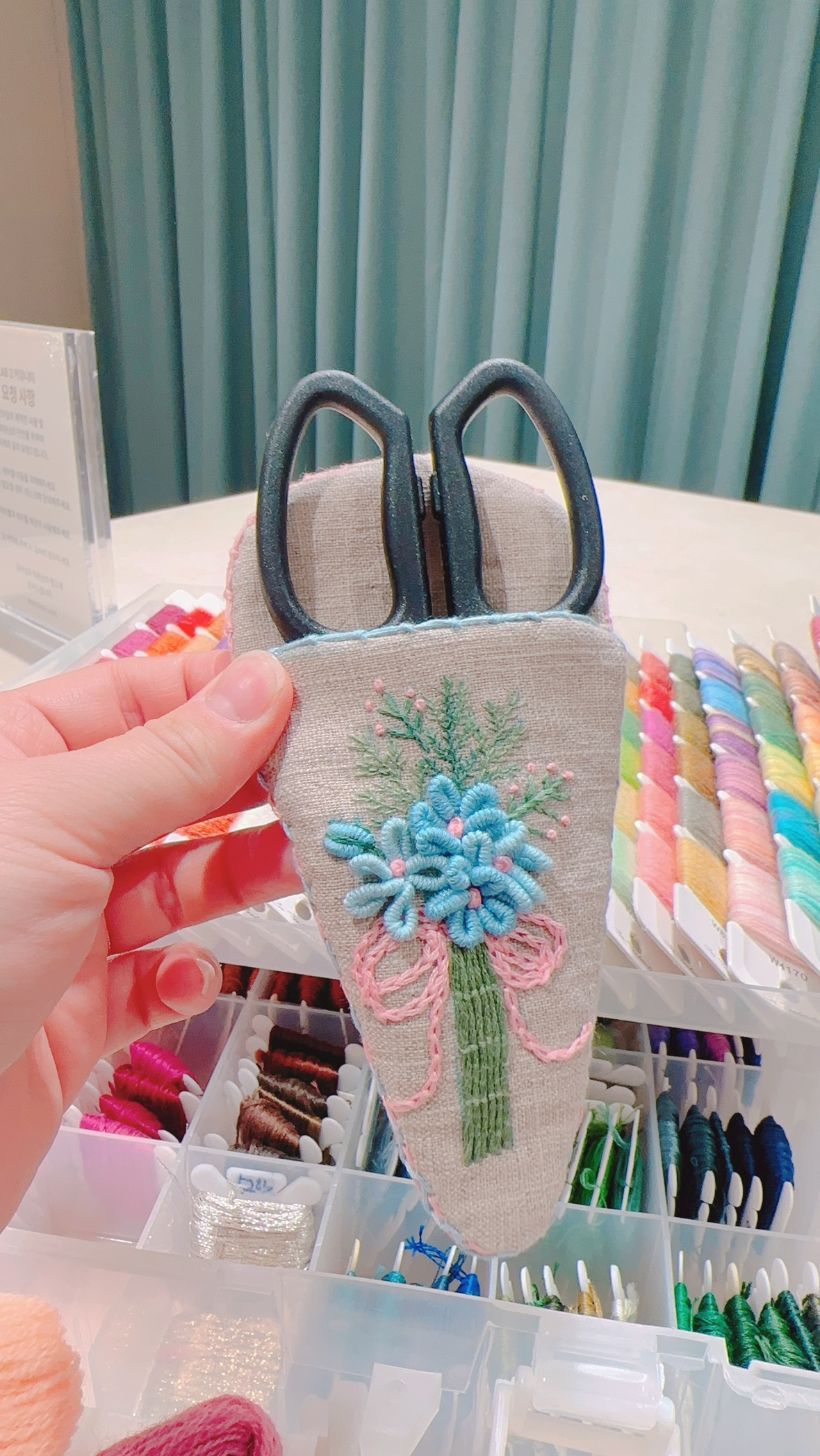 안녕하세요~ 프랑스자수를 배우고 1년 열심히하다 손놓은지 일년은 되는거 같네요ㅠㅠ