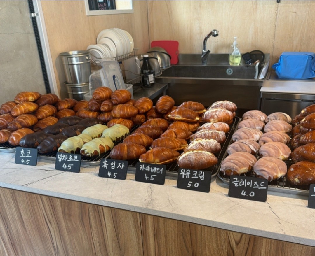 소금빵 1티어로 유명한, 이집 소금빵