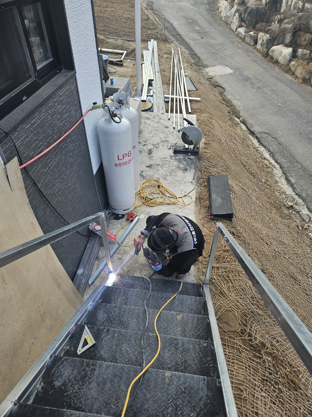 Post image 9