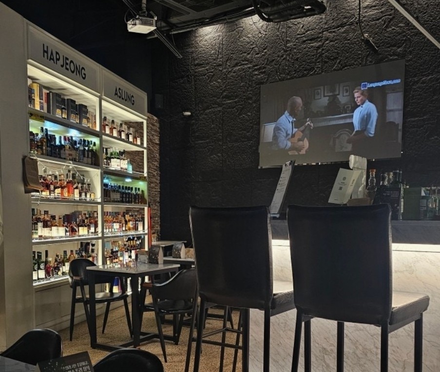 홍대에 이런 곳이? 무제한 칵테일 바, 위스키 바