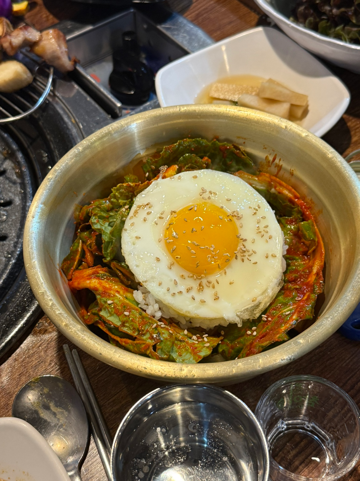 고기집에서 봄동 비빕밥을 먹어 봤습니다