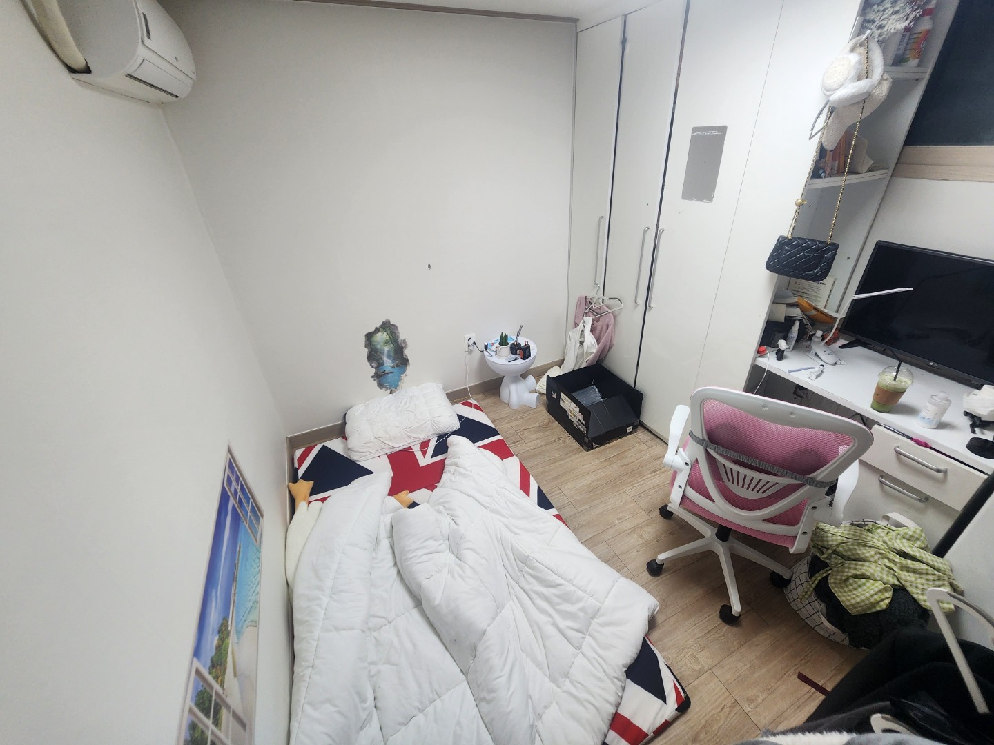 Post image 10
