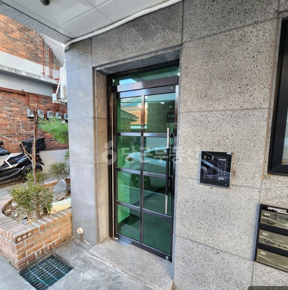 Post image 18