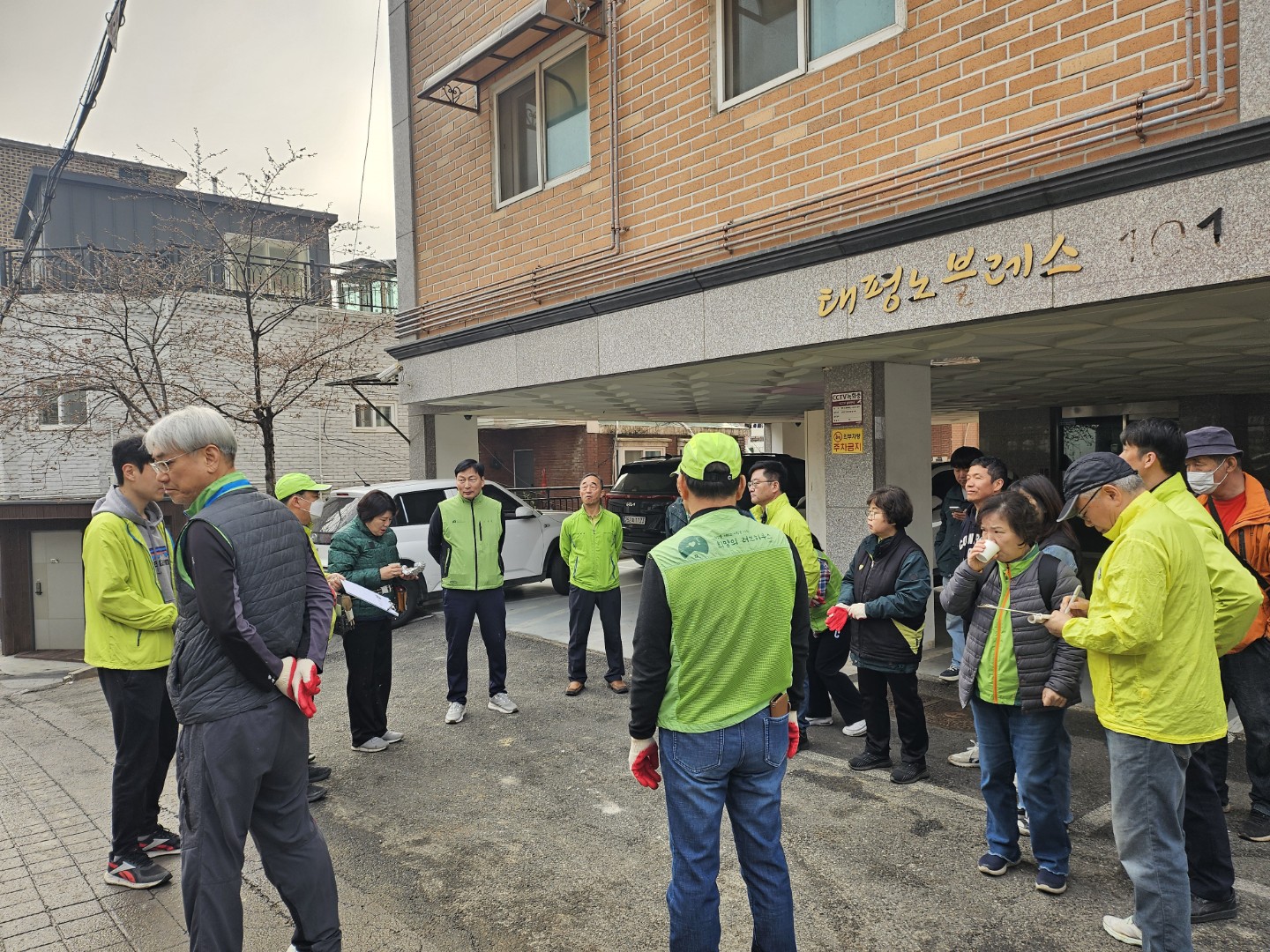 취약계층 집수리 봉사샷 공유