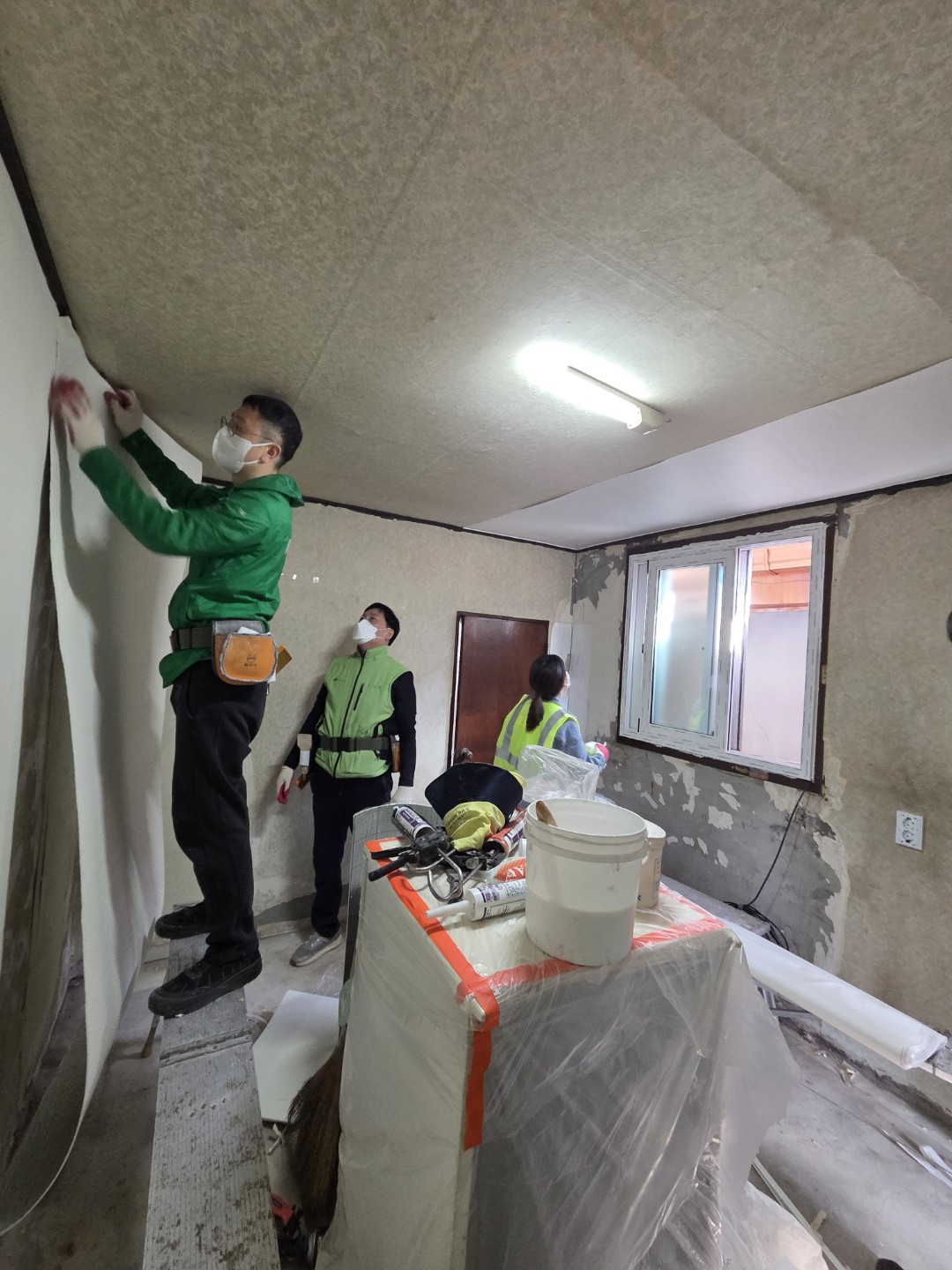 취약계층 집수리 봉사샷 공유