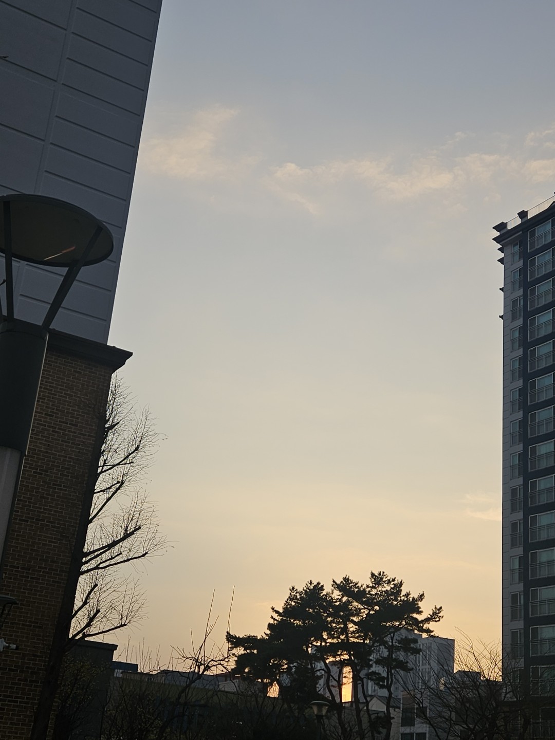 예쁜하늘이 그리워 지는날