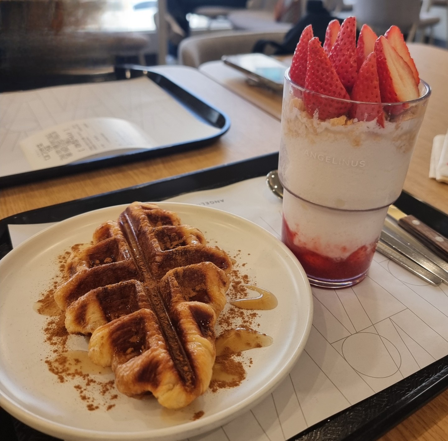 요즘 자주먹는 딸기요거트 음료예요 ~^^