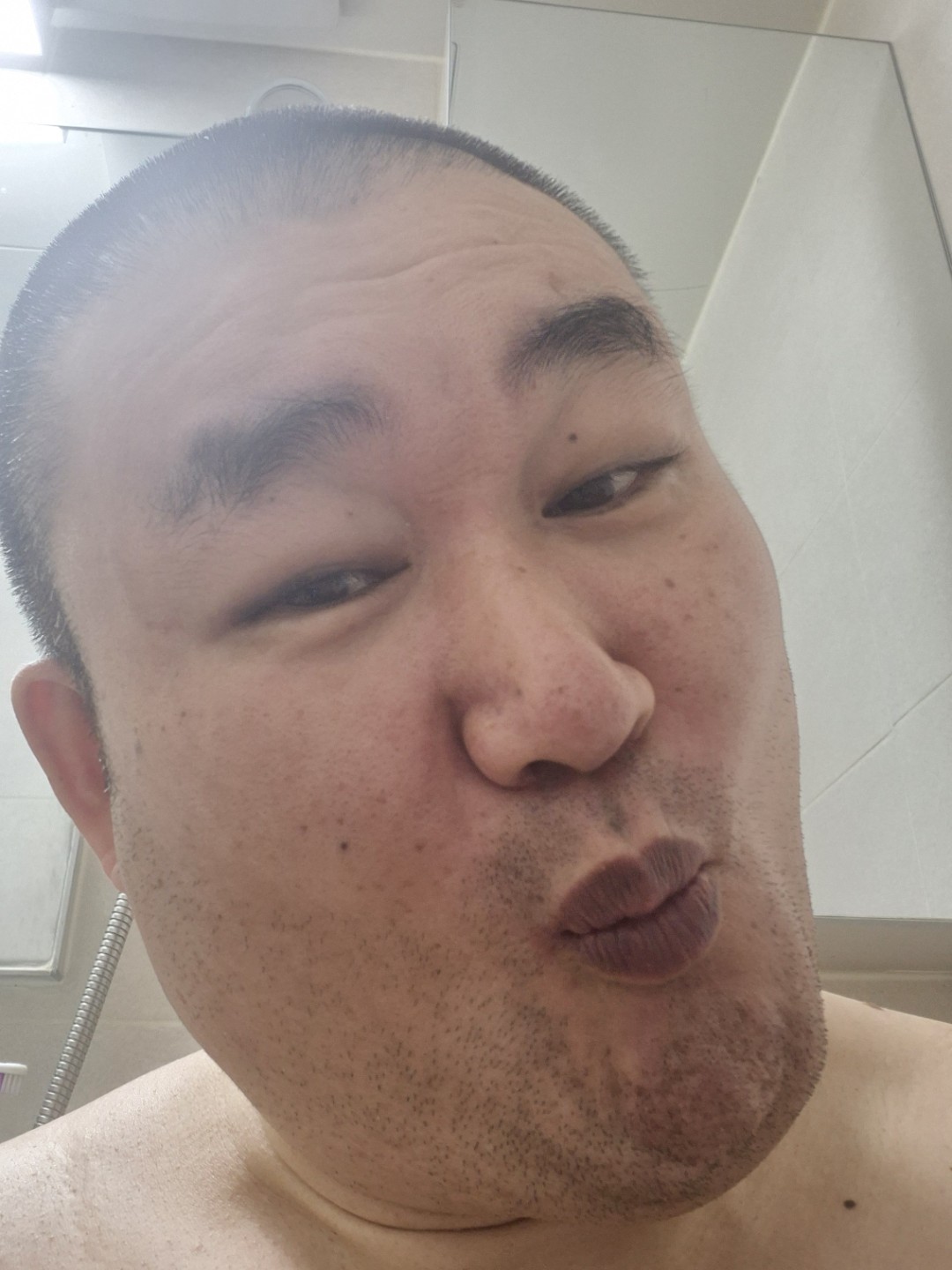 못생긴  거지도 꿈을 꾸고 싶네요.~~