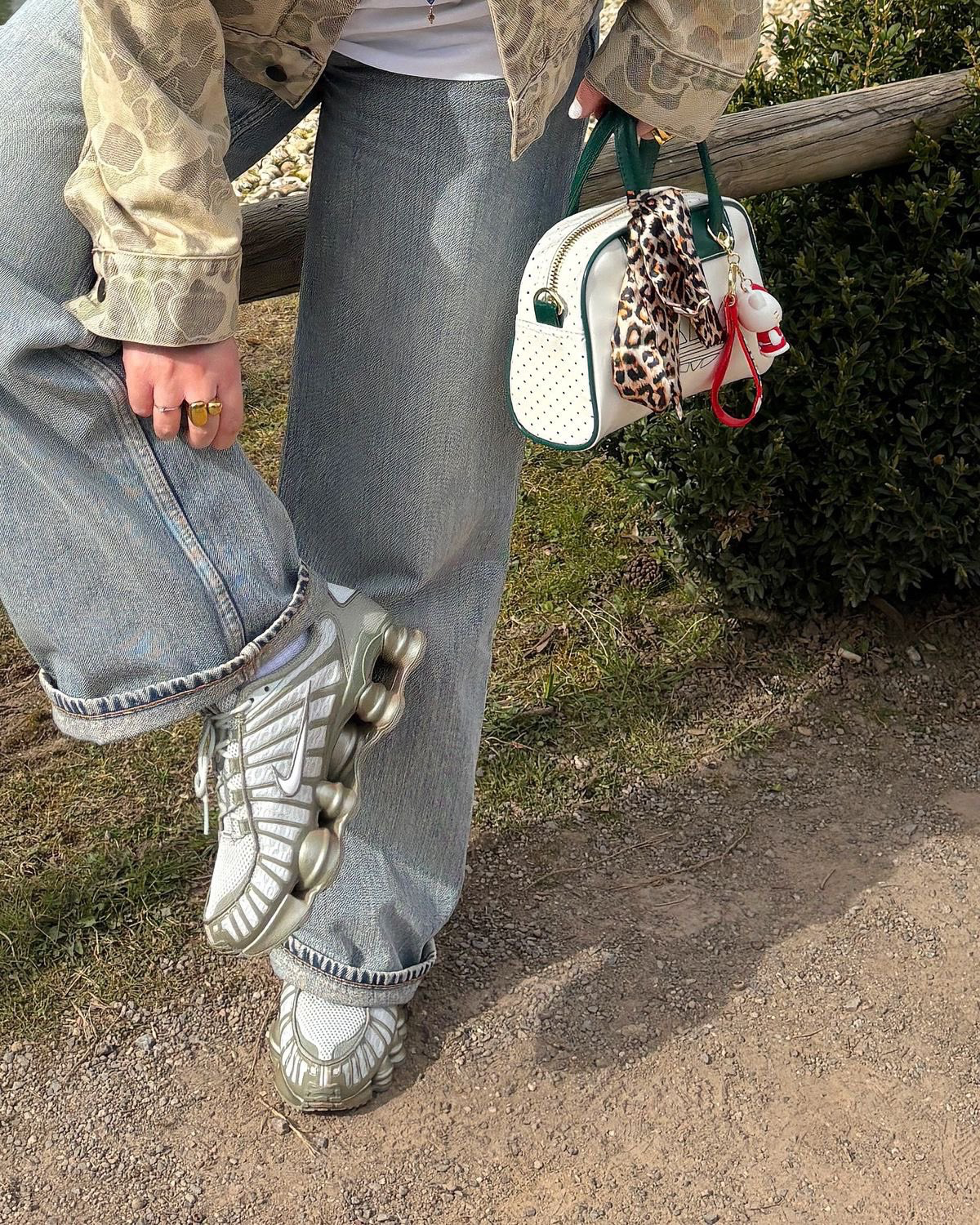 존재감 있는 힙한 운동화를 찾는다면 ..