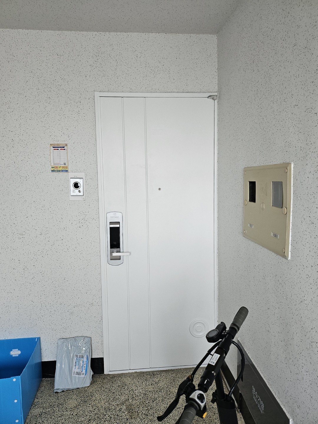 집사서 이사하면서 저렴하게 셀프 인테하고 살고 있네요~