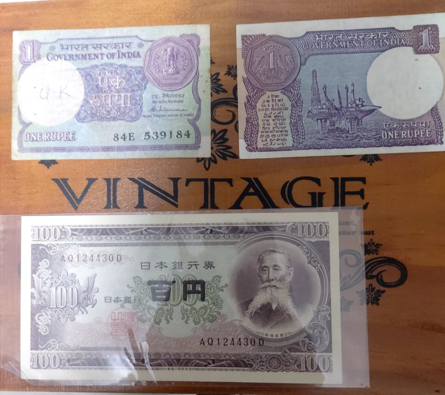 인도 지폐. 일본지폐