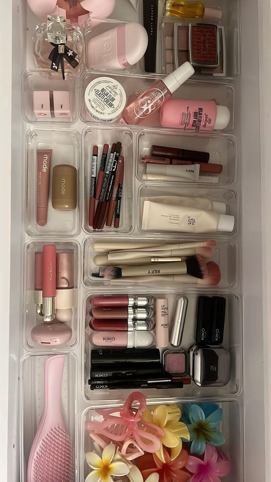 화장대 추구미 ⋅˚₊‧ ଳ ‧₊˚ ⋅와 현실 화장대 (me)