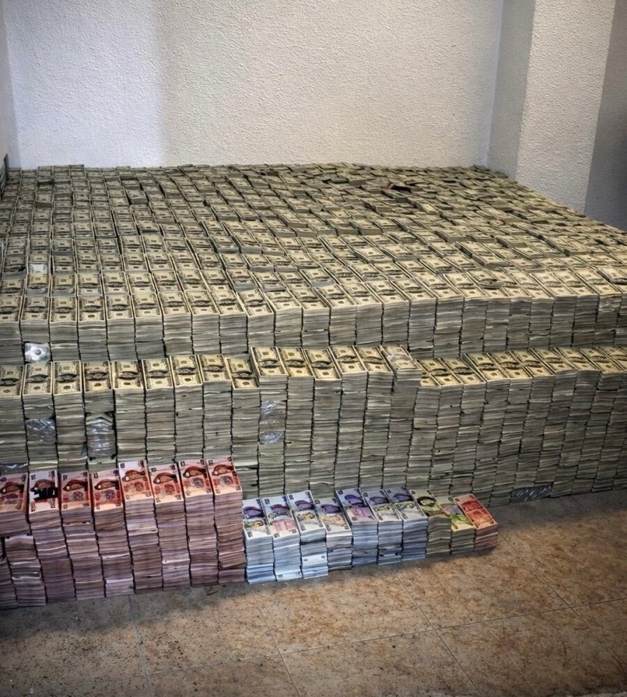 멕시코 한 가정집에서 압수한 범죄 수익금