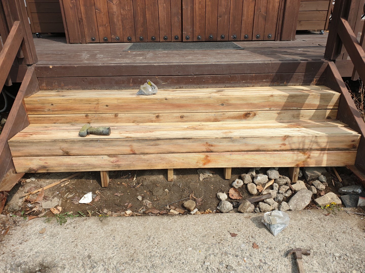 방부목 계단 설치 및 부분 수리