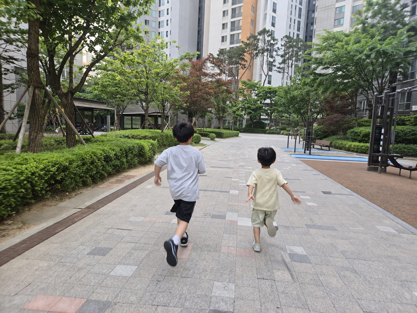 애는 셋인데, 남편은 아직도 자기 인생이 먼저래요