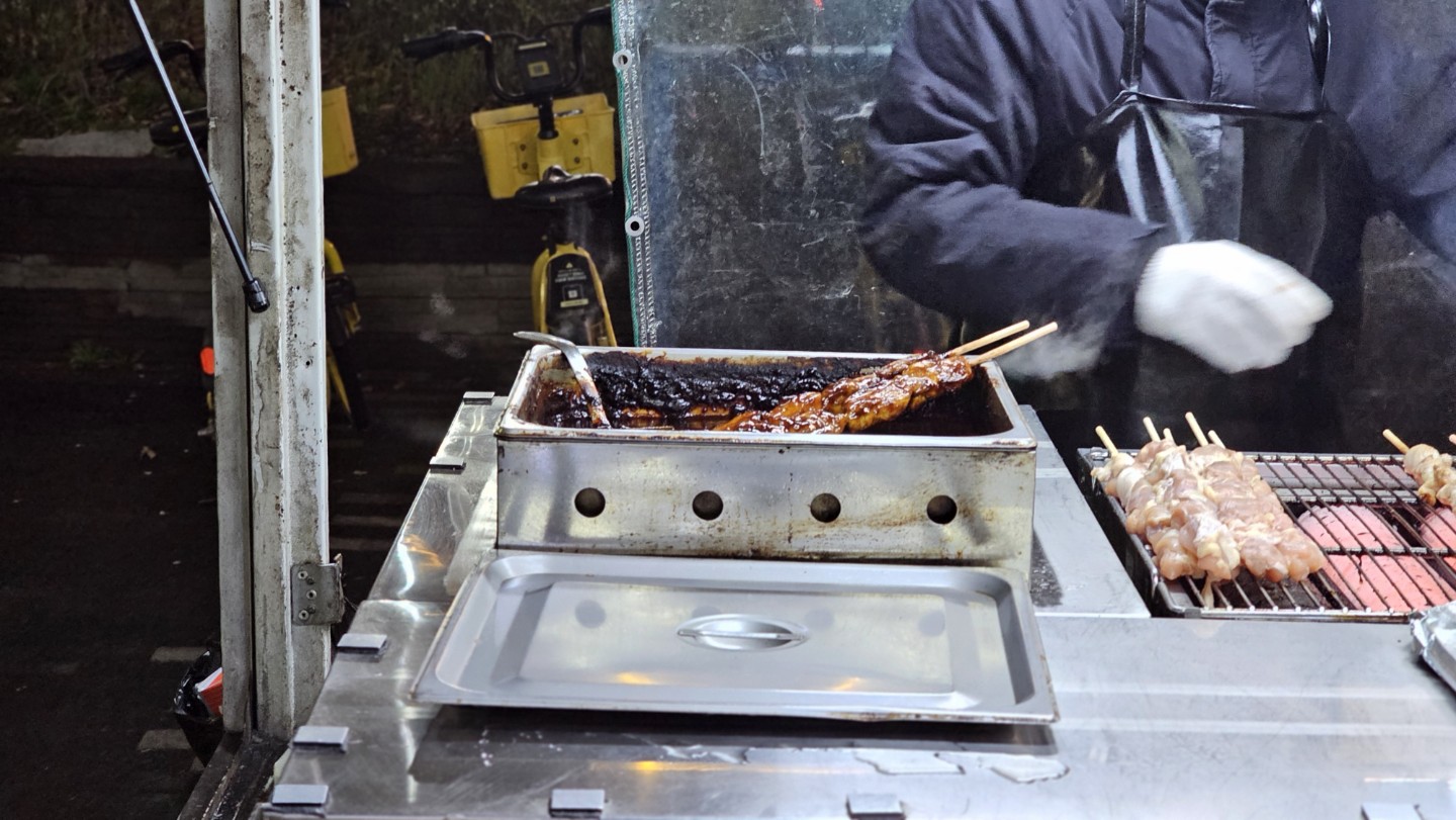 디엠1 앞에 닭꼬치