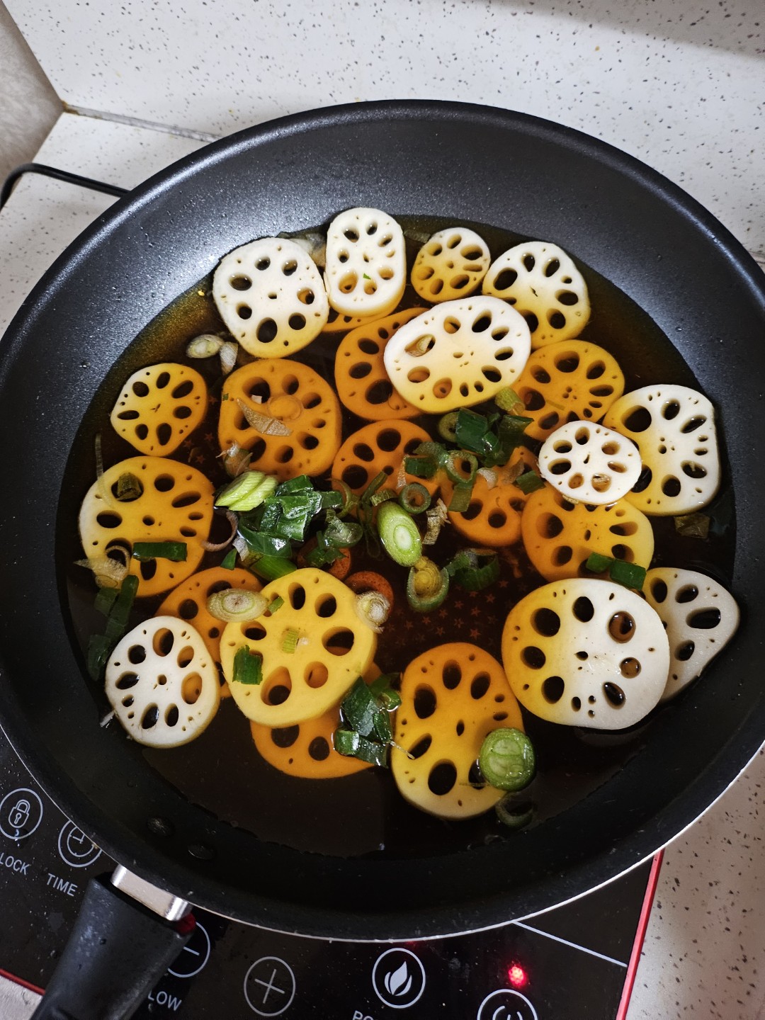 어제반찬 간단히 만듬 ^짜장+ 연근^~후훗ㅎㅎㅎ