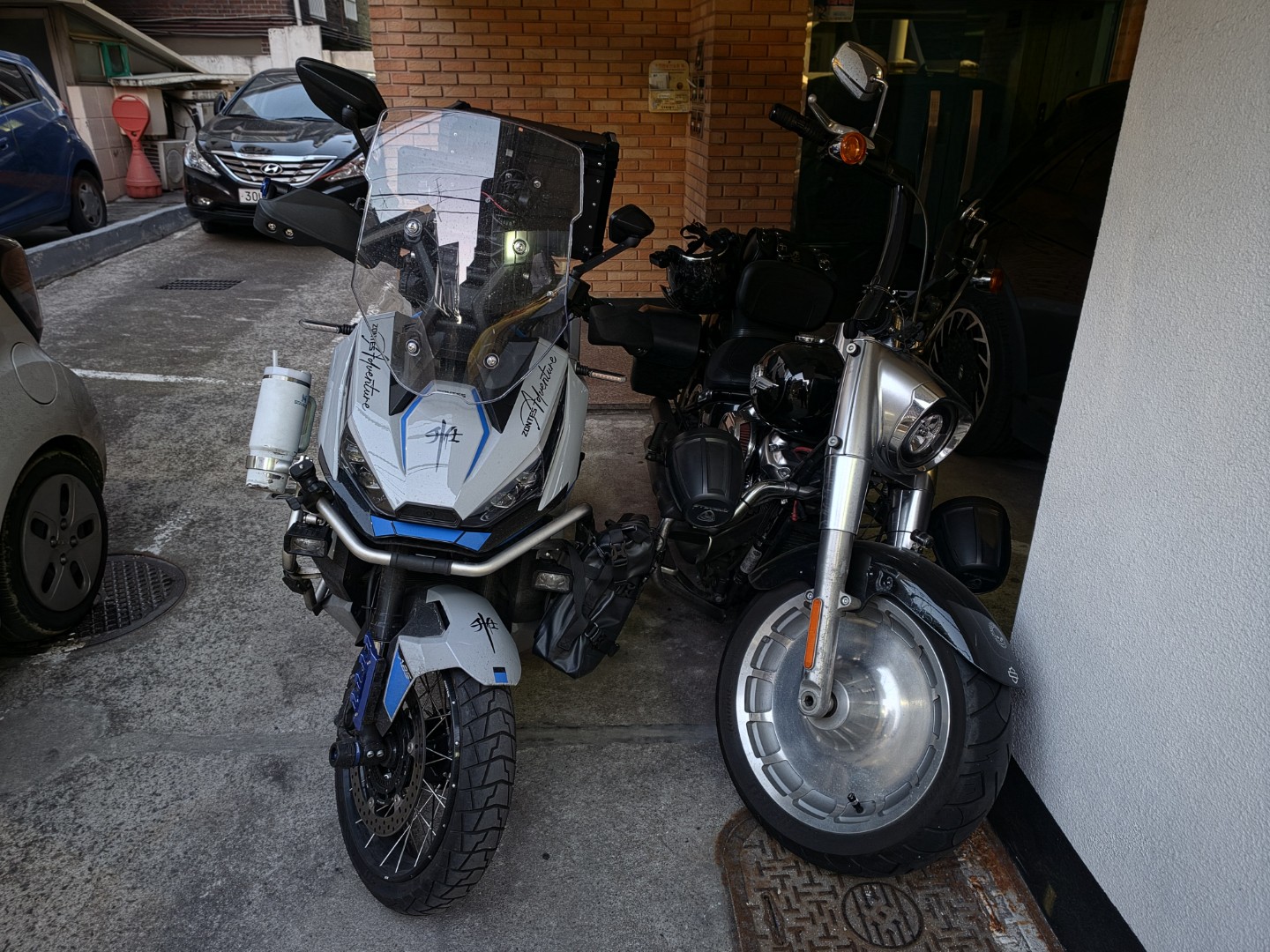 안녕하세요. 저는 존테스 368G와 할리 팻보이를 운행하는 라이더입니다.