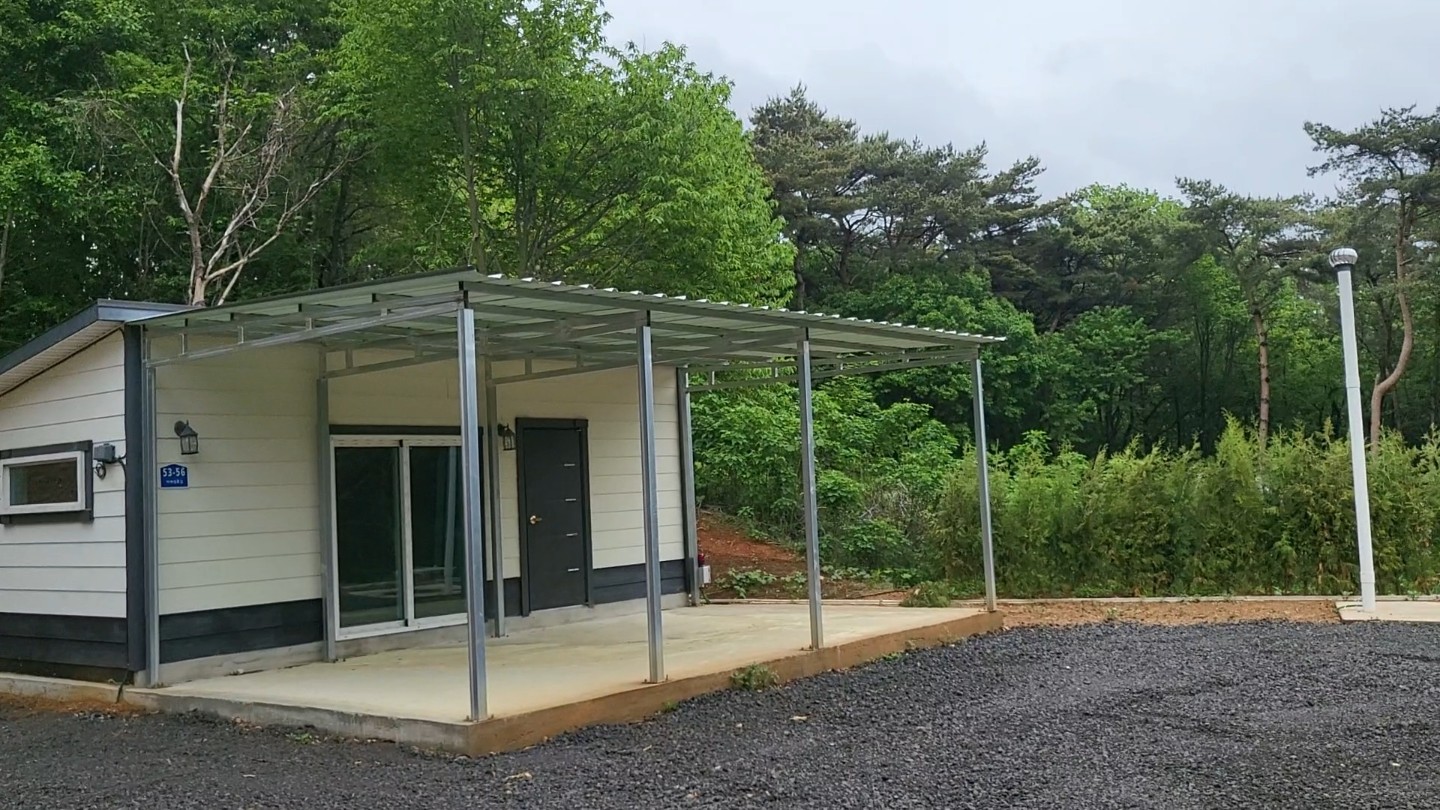 토지여왕이 소개해준 토지에 농막까지 하신 고객님 사진입니다.