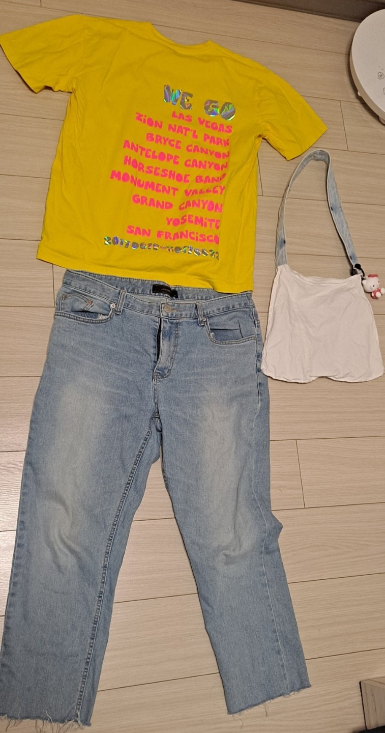 1000원짜리 옷차림이예요.