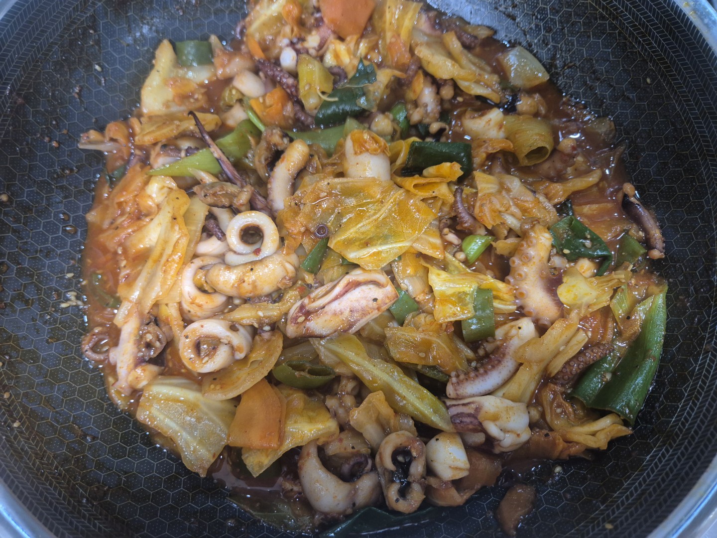 오징어 볶음과 홍합탕