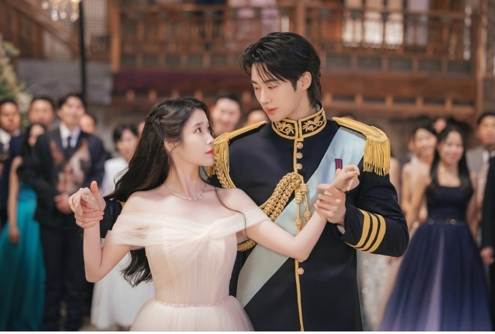 [정주행] 21세기 대군부인 5화까지 보신 분? 아이유랑 변우석 미쳤네요ㅠㅠ