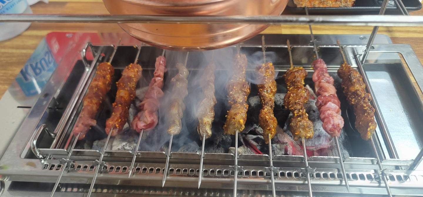 동북양꼬치는 무한리필로도 먹을수 있고 단품으로 주문해도 되는데 저는주로 단품주문해서 먹습니