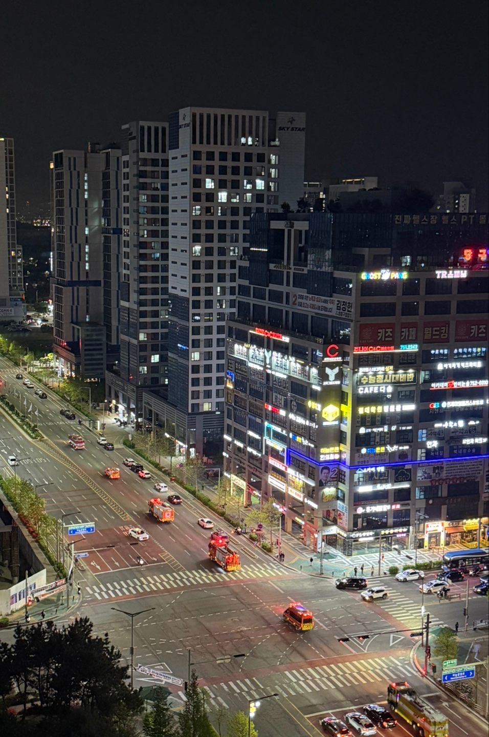 하늘도시 소방차 줄지어 가는데요
