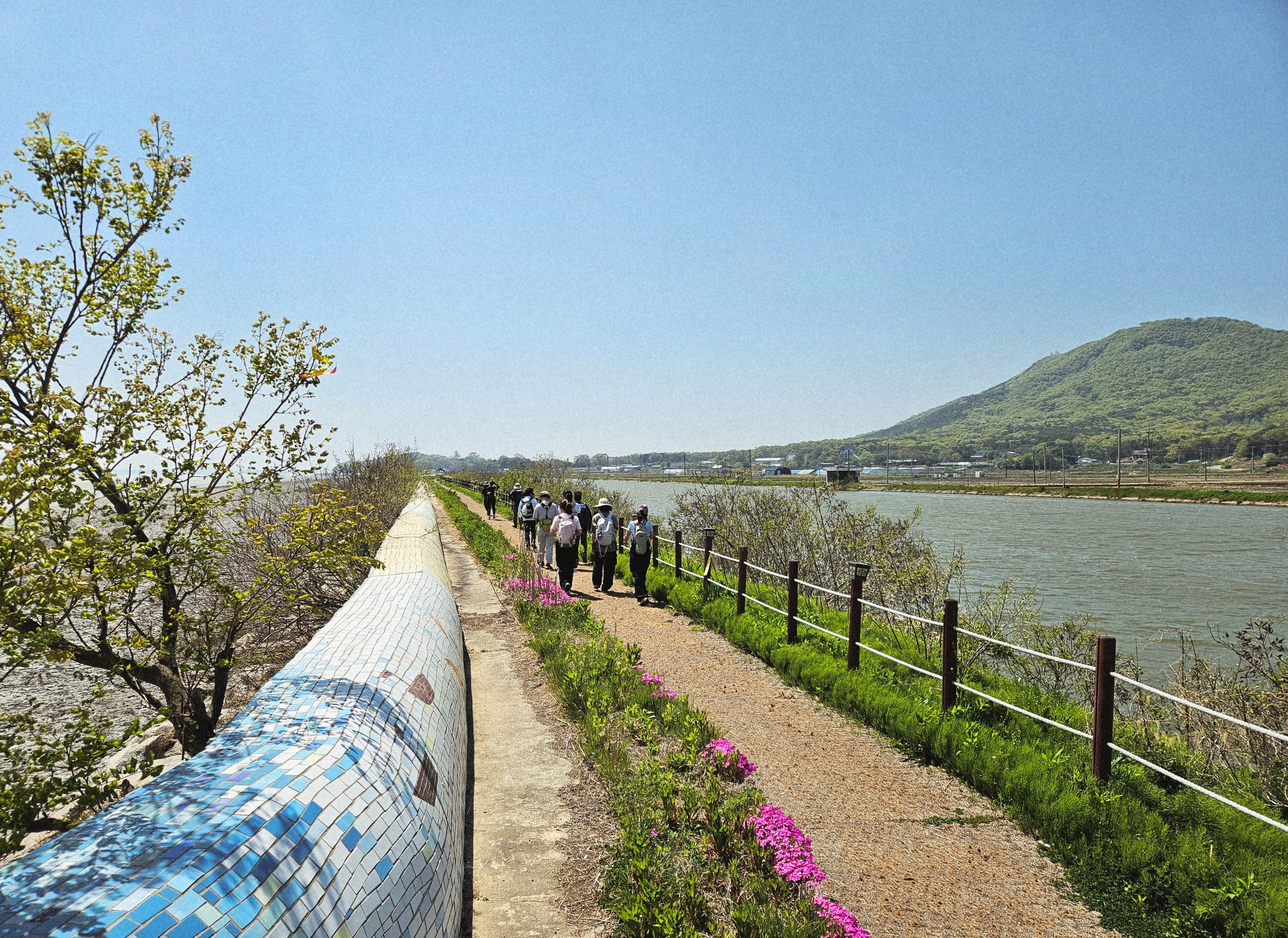 Post image 18