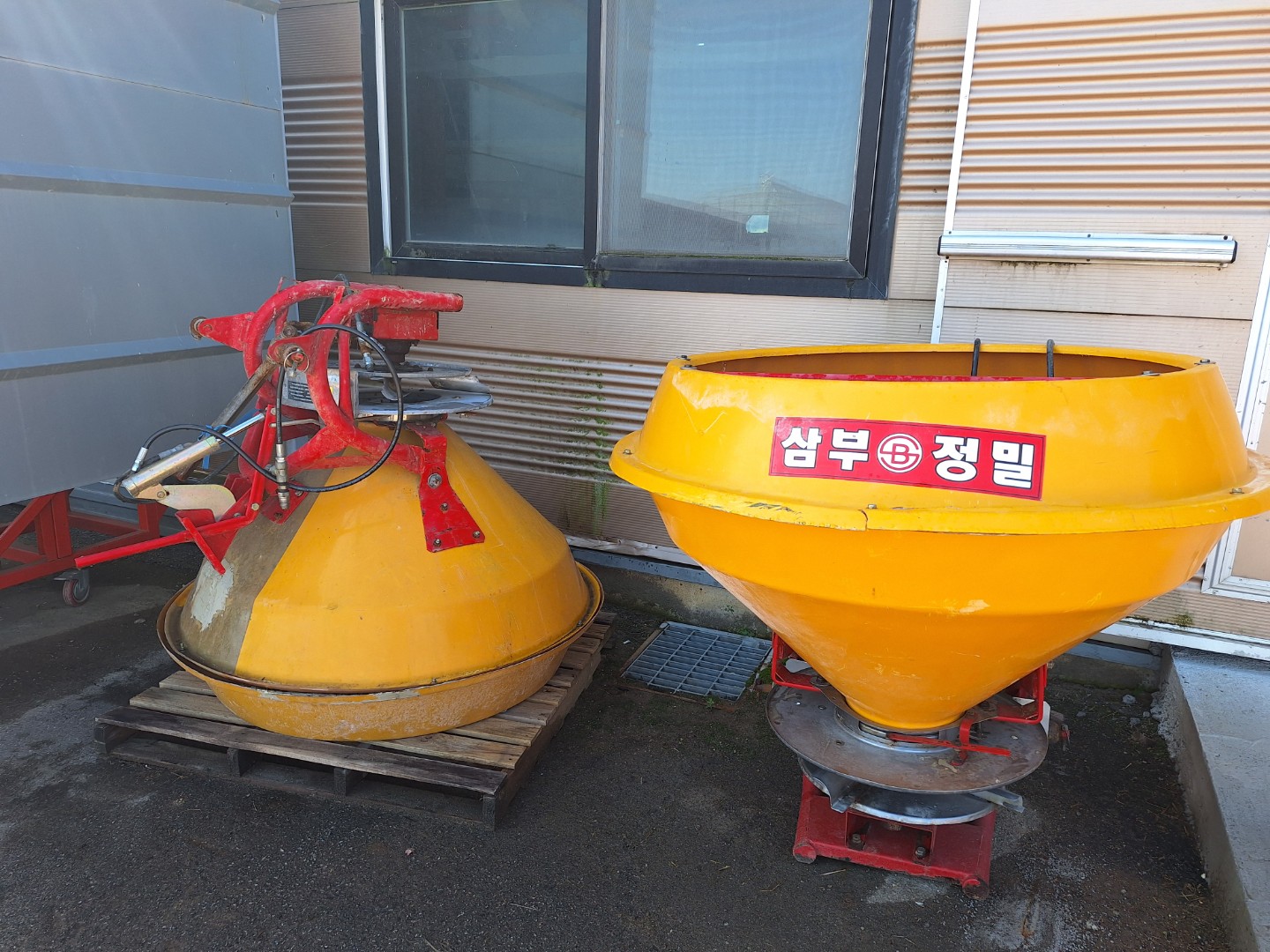 Post image 1