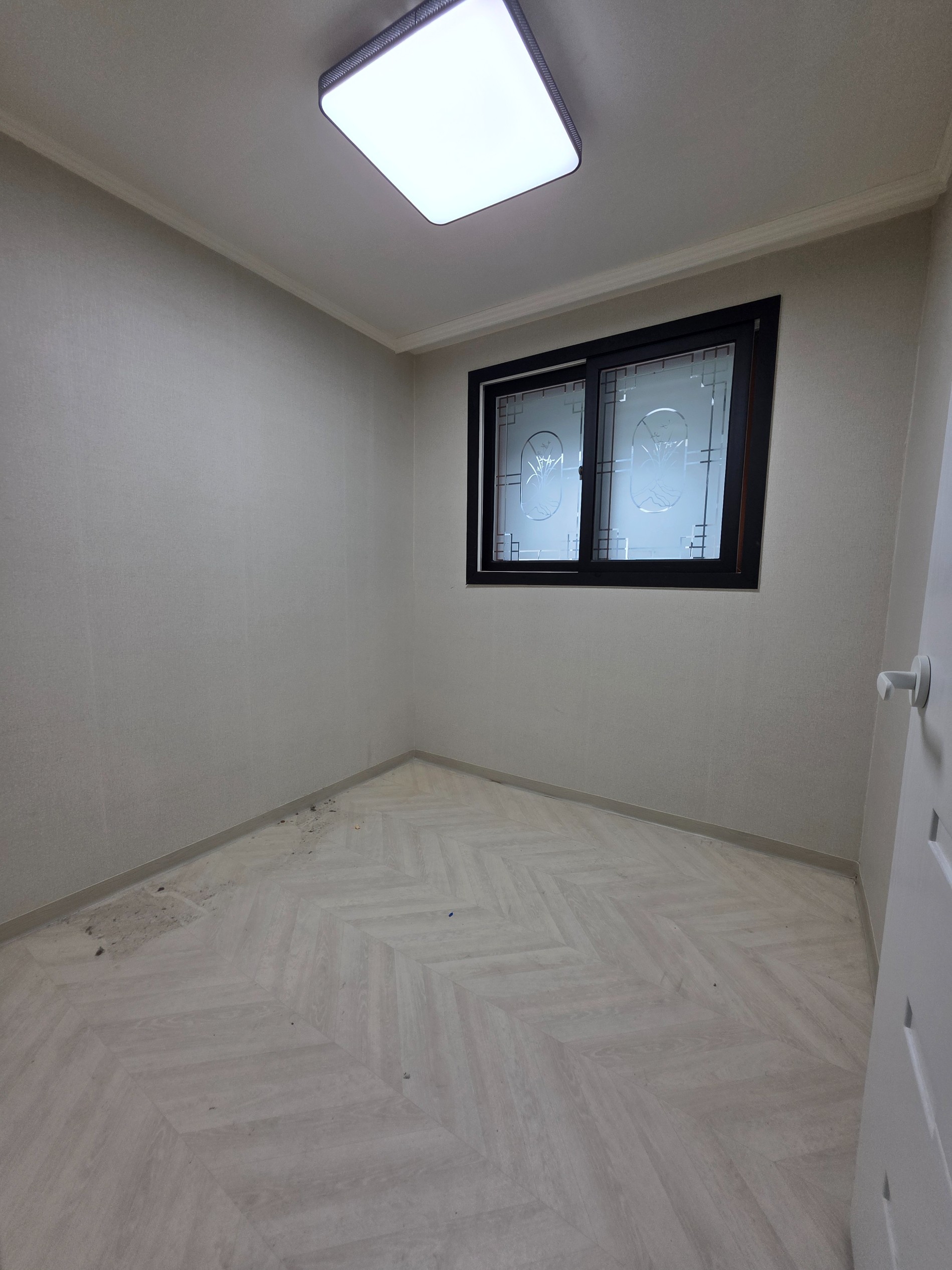 Post image 12