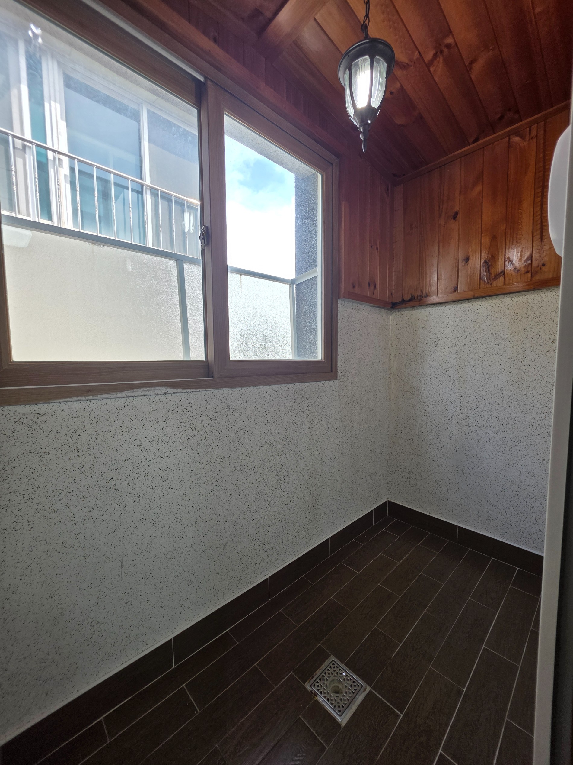 Post image 11