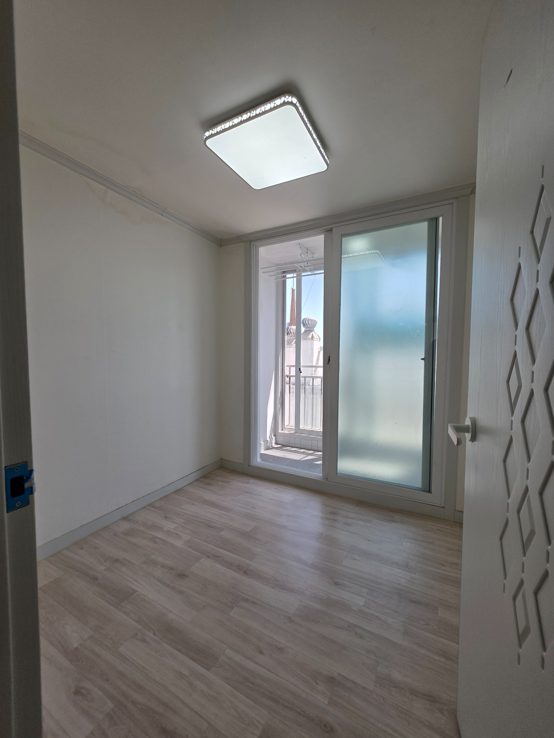 Post image 10