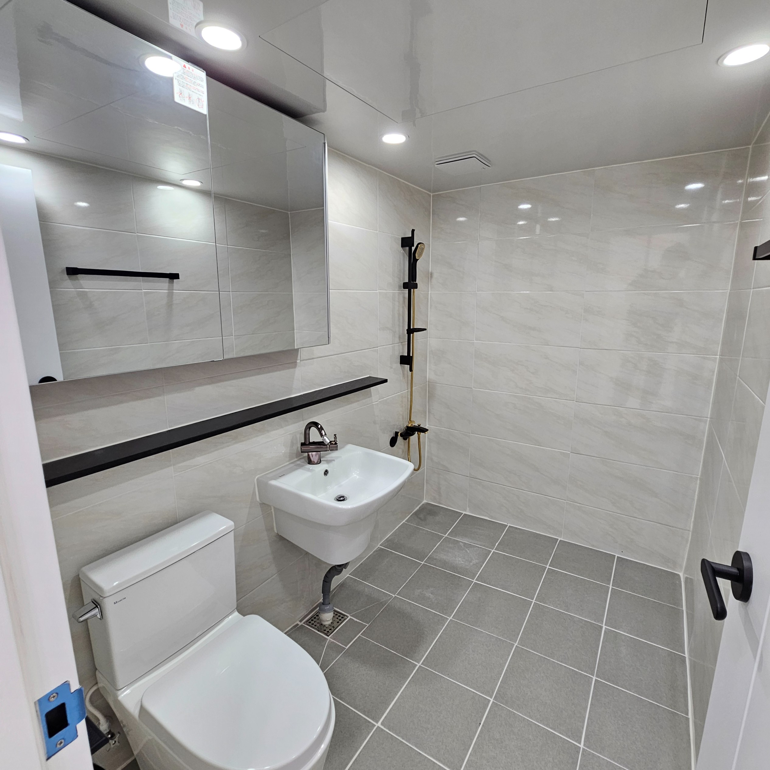 Post image 11