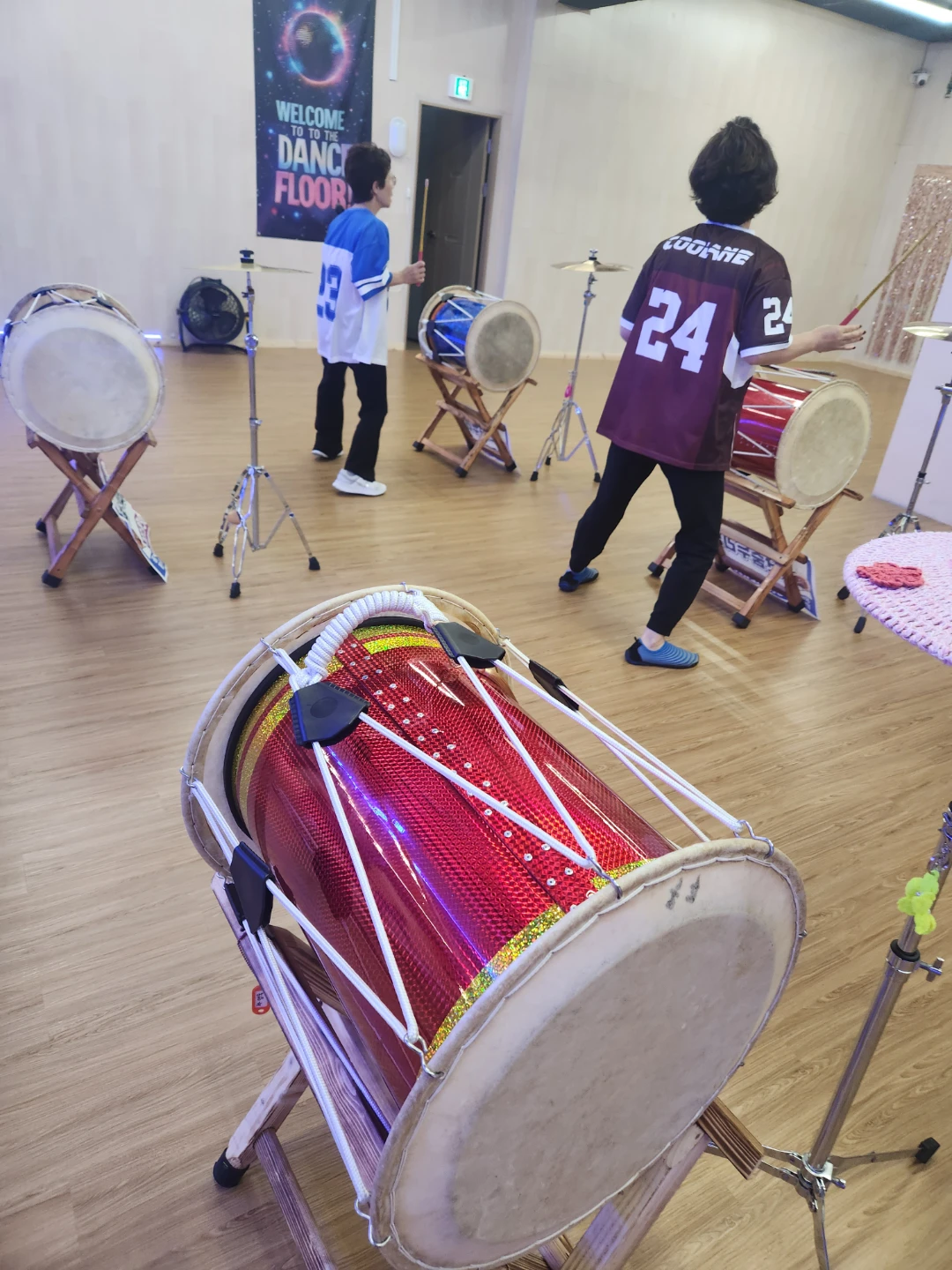 이곳이 미용실이야 댄스실이야