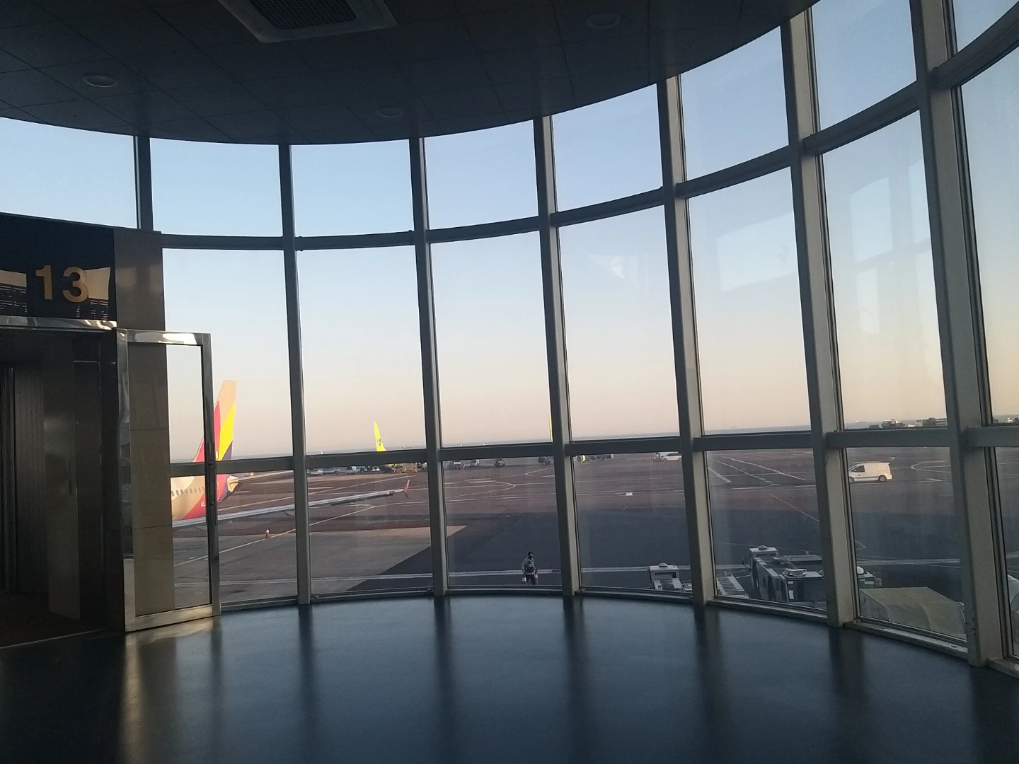 이새벽에 공항