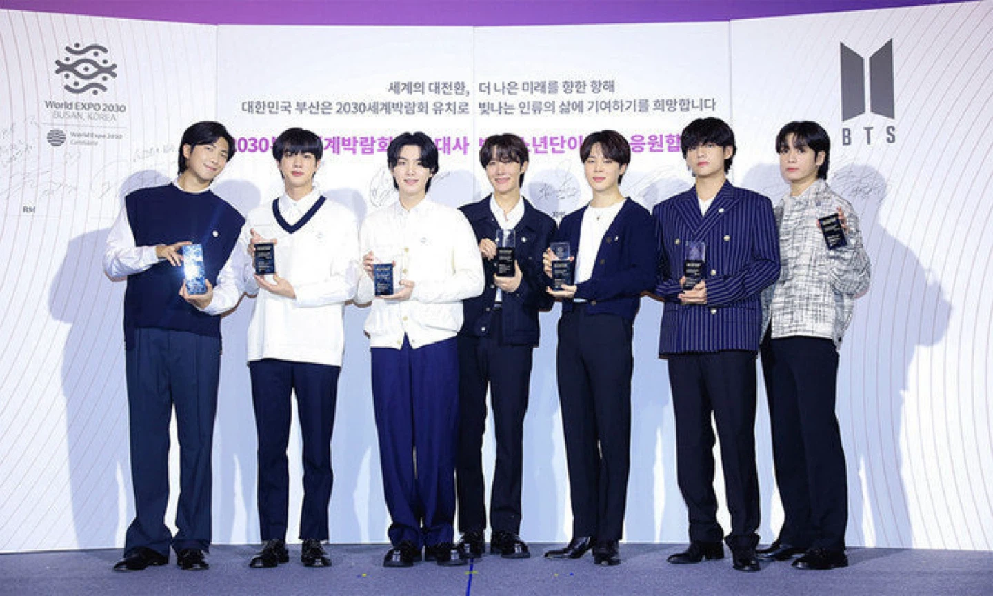 💜 BTS 보러 부산 온 아미들 뿔났다! 숙박비 ‘바가지’에 정부 칼 빼들었다 💜